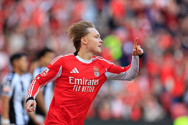 Benfica resiste por Schjelderup